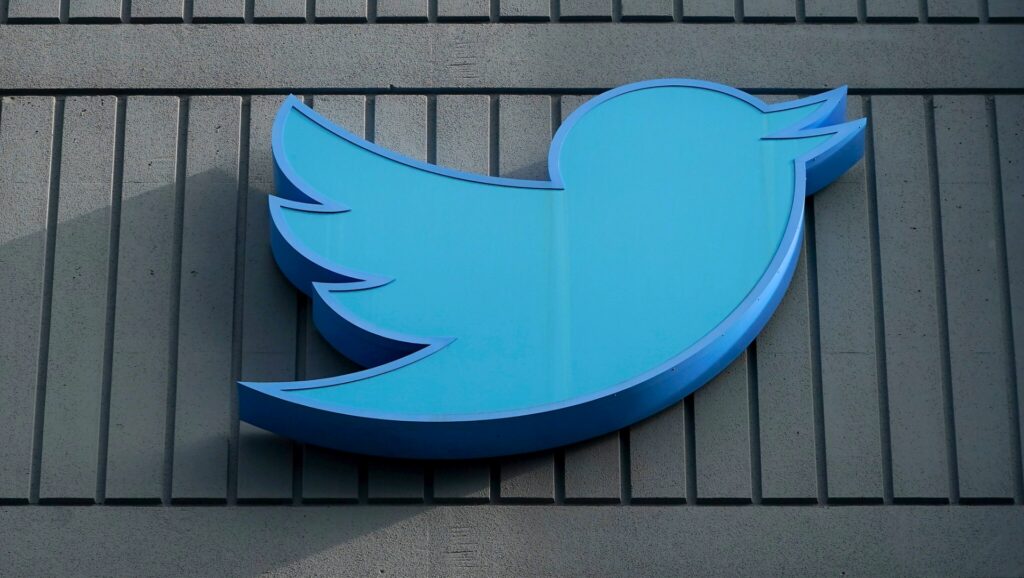 Twitter Restricts TweetDeck Access to Verified Users Only